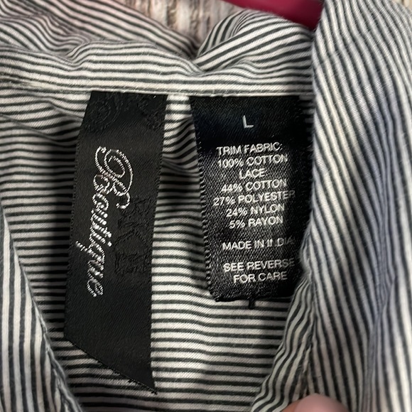 BKE crochet lace snap button top - Picture 2 of 6